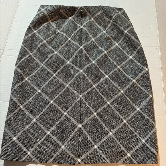 White house Black Market plaid skirt. - Picture 2 of 4